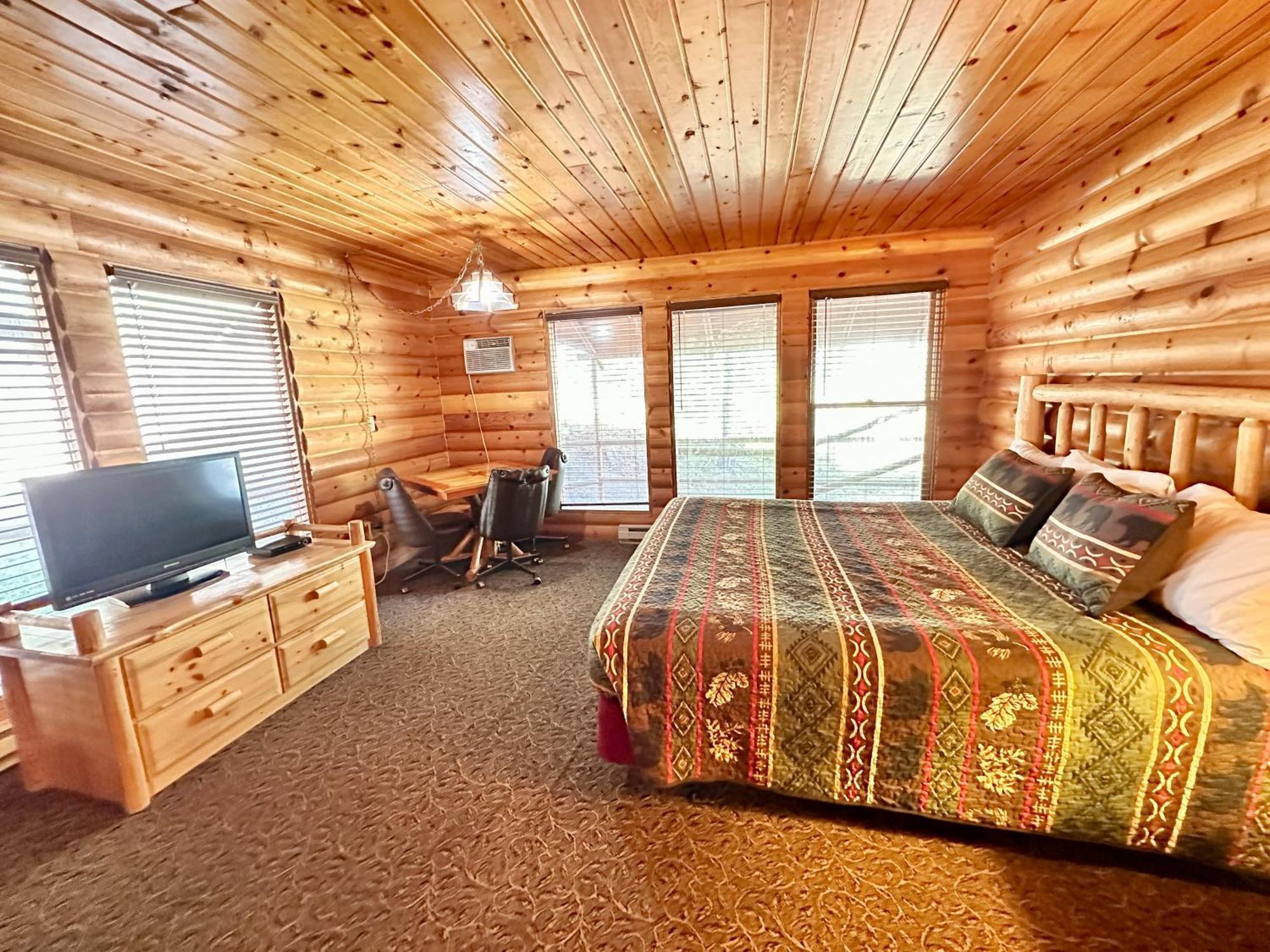 The Lodge At Lolo Hot Springs Екстериор снимка
