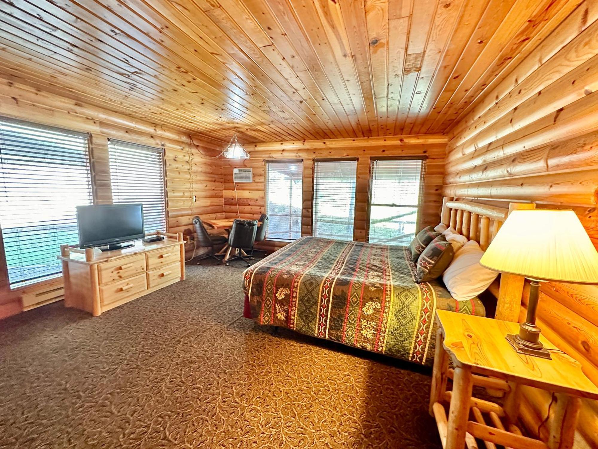 The Lodge At Lolo Hot Springs Екстериор снимка