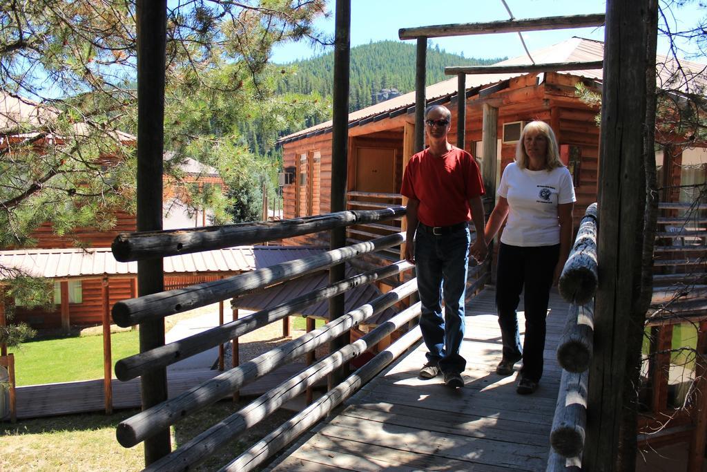 The Lodge At Lolo Hot Springs Екстериор снимка